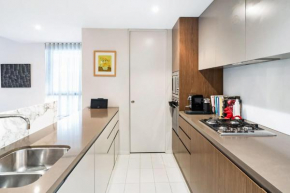 Leafy Inner City Apartment Camperdown